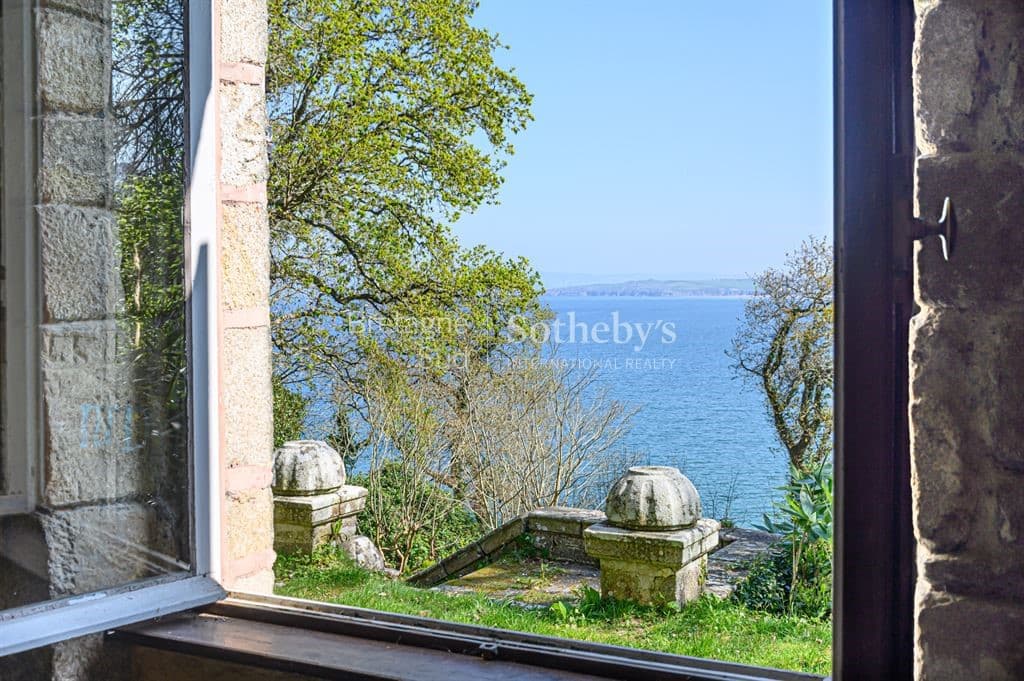 Stunning 1924 Manor House With Breathtaking Sea Views 4