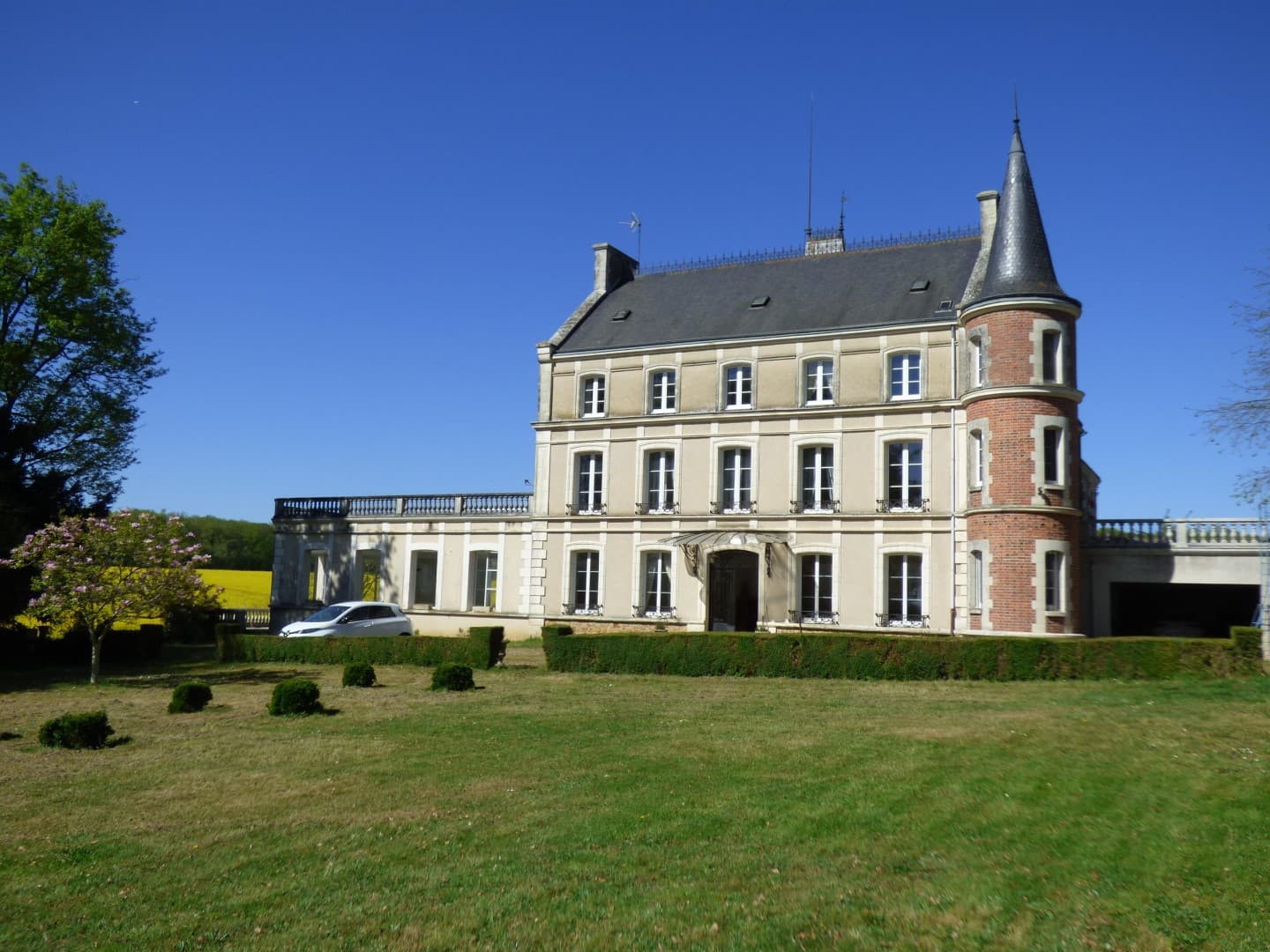 Charming 18th Century Castle with Swimming Pool 3