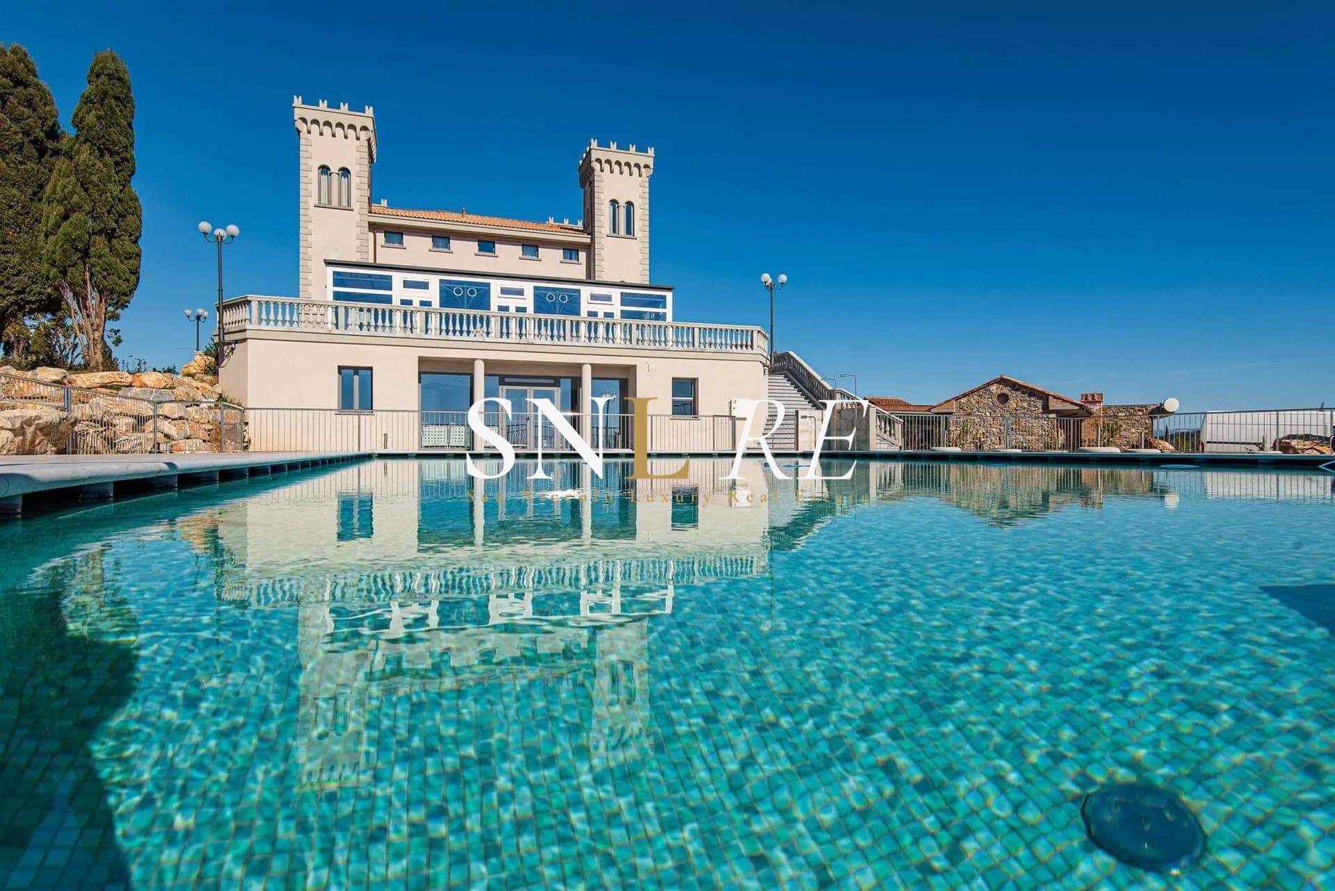 Majestic 19th Century Castle With Spa, Vineyards, And Panoramic Swimming Pool 2