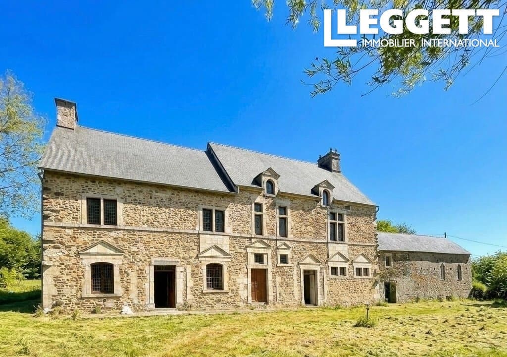 Historic 15th Century Manor House Surrounded By Nature In Normandy — Manor House for sale in Manche, Normandy
