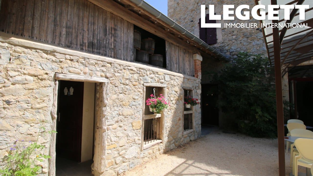 Exceptional Estate With Restaurant, Gîtes, And Swimming Pool 3