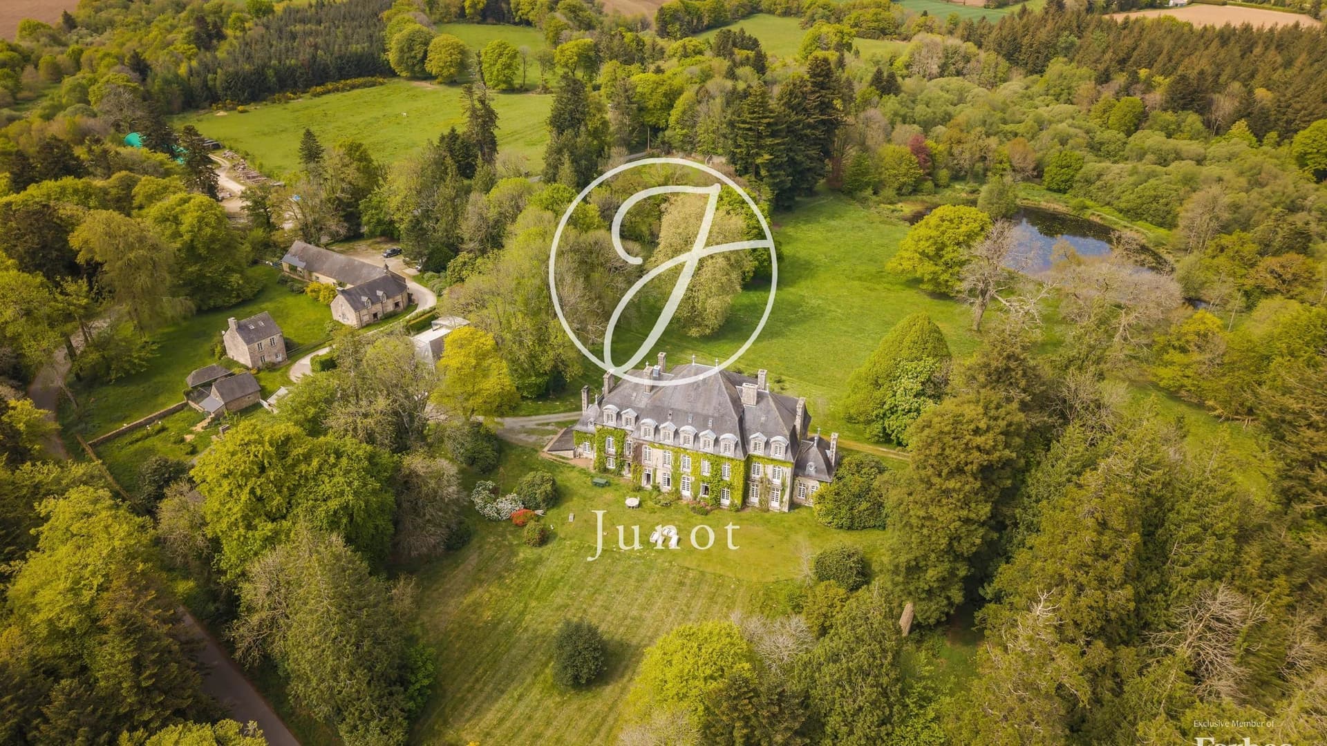 Elegant 20th Century Château with Indoor Pool and 11 Suites 5