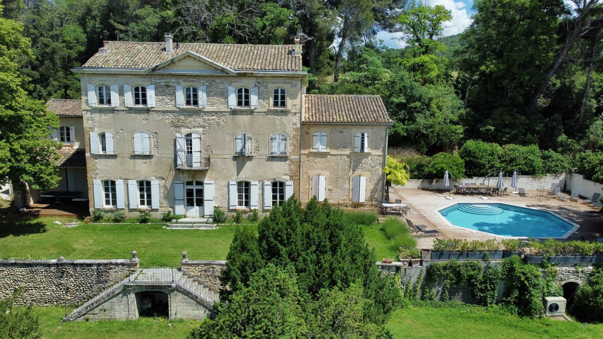 Château with Wine-Growing Property in Drôme Provençale 2