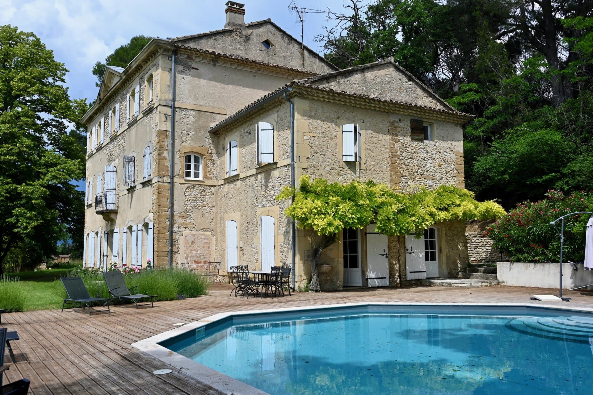 Château with Wine-Growing Property in Drôme Provençale 3