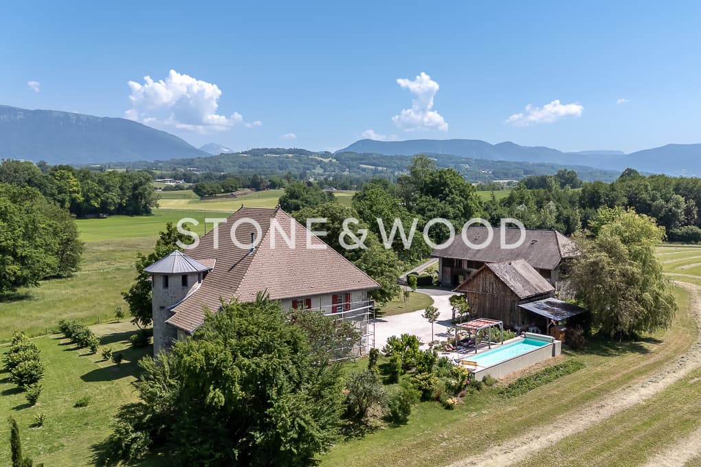 Elegant 13th Century Manor House with Swimming Pool and Extensive Grounds 2