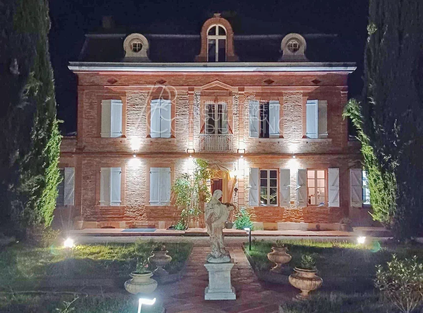 18th Century Castle With 11 Suites And Extensive Amenities — in Occitanie, France