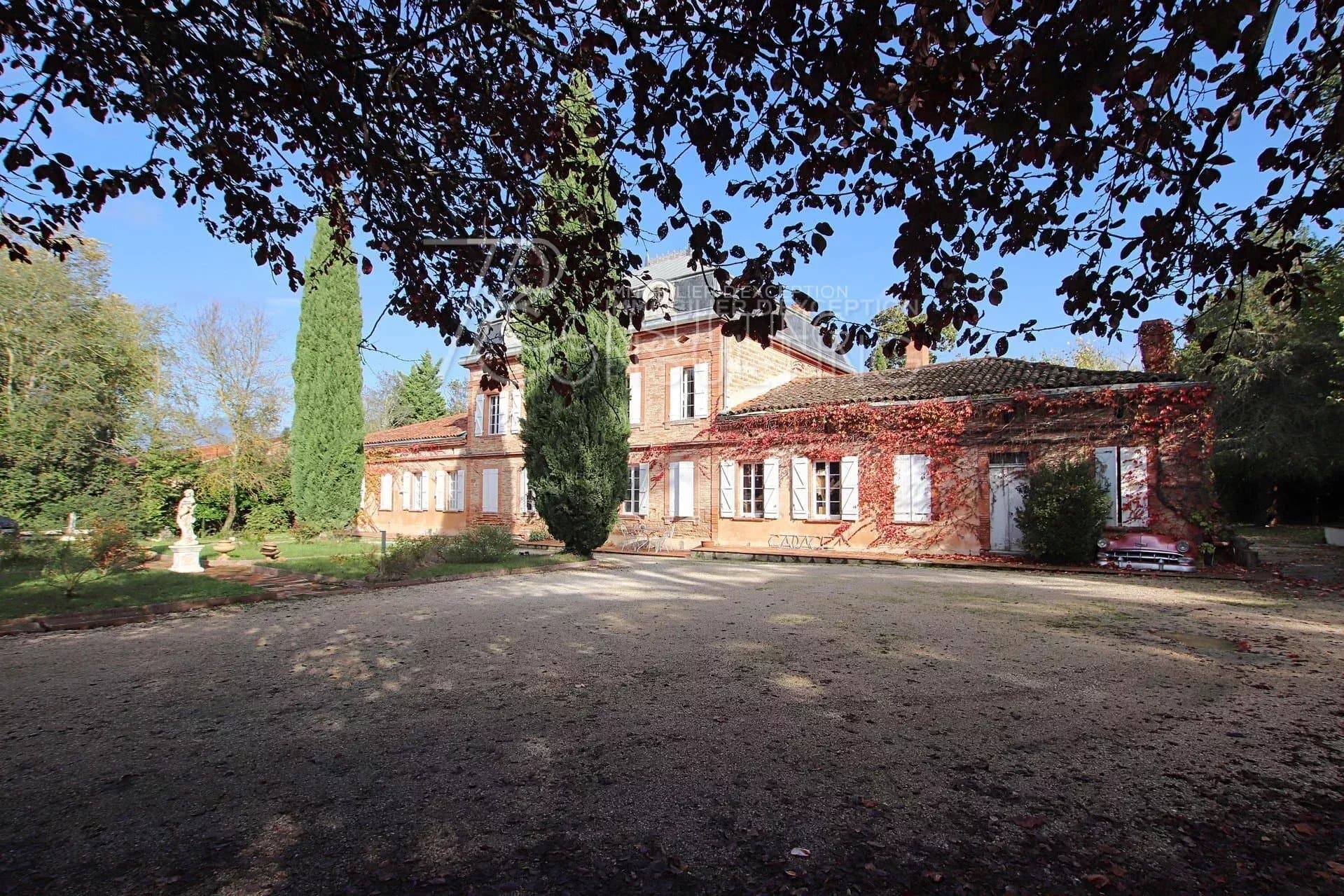 18th Century Castle With 11 Suites And Extensive Amenities 2