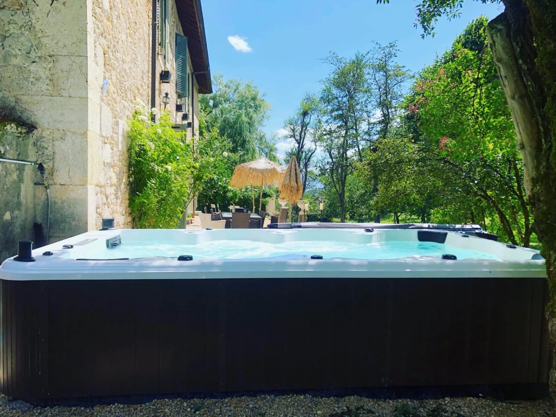 Château de Montanges 760.0 Sqm 7 Bedrooms 2