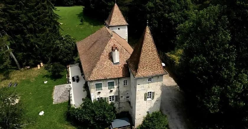 Château de Montanges 760.0 Sqm 7 Bedrooms 3