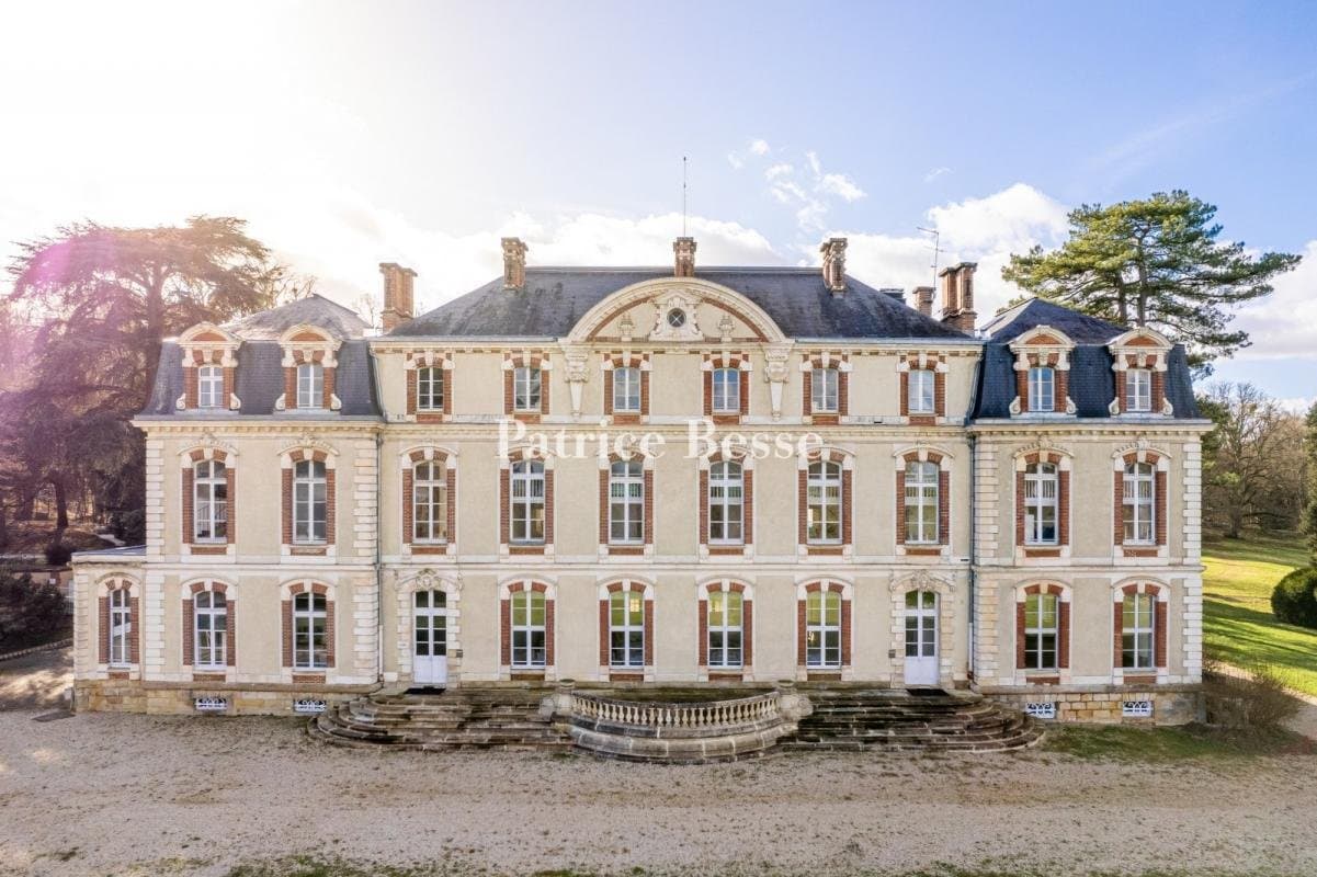 Impressive 18th Century Château With Outbuildings And Landscaped Garden
