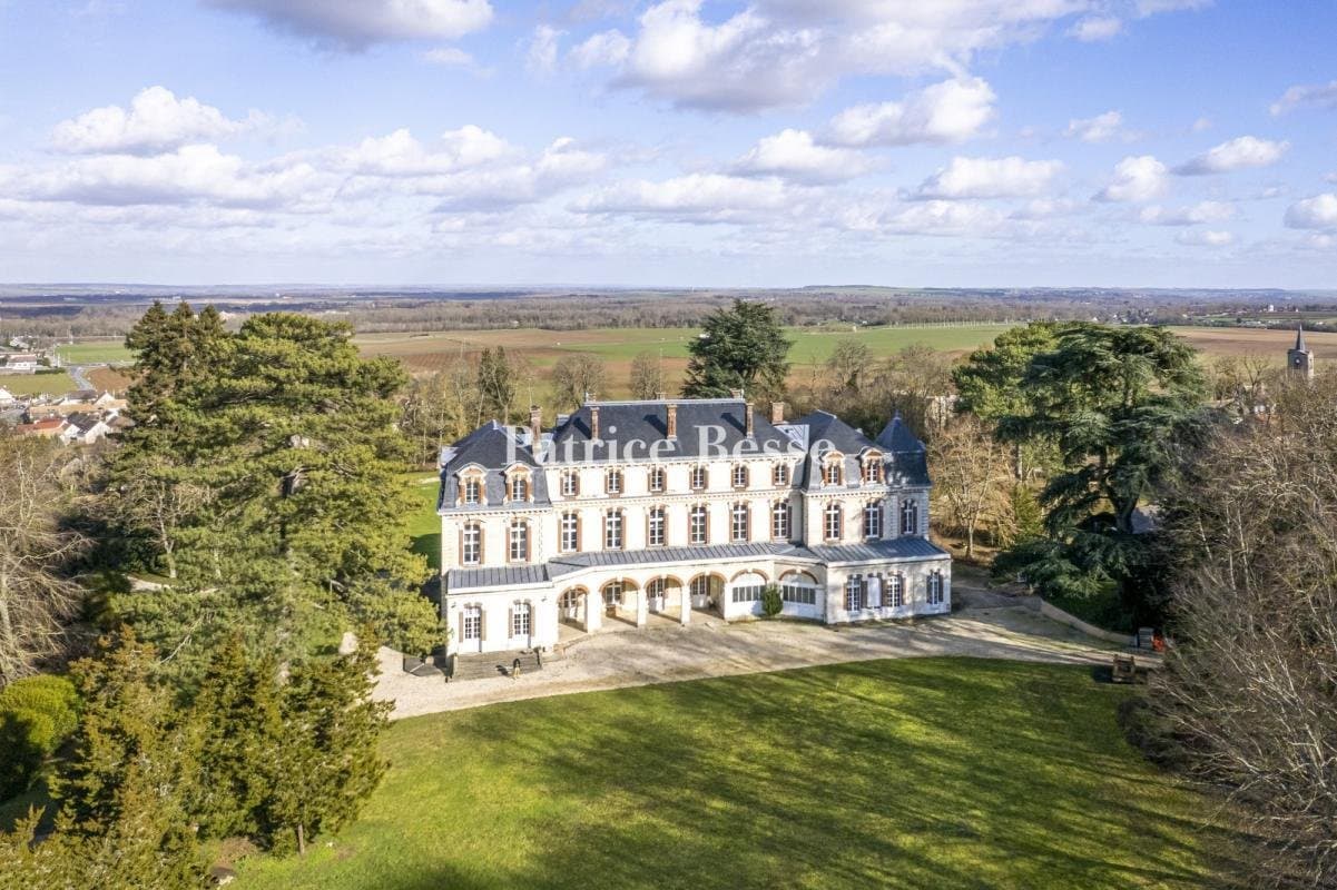 Impressive 18th Century Château With Outbuildings And Landscaped Garden 2