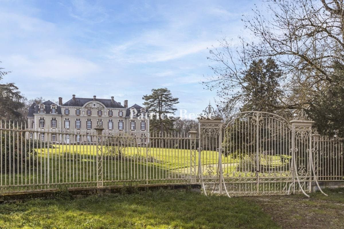 Impressive 18th Century Château With Outbuildings And Landscaped Garden 4