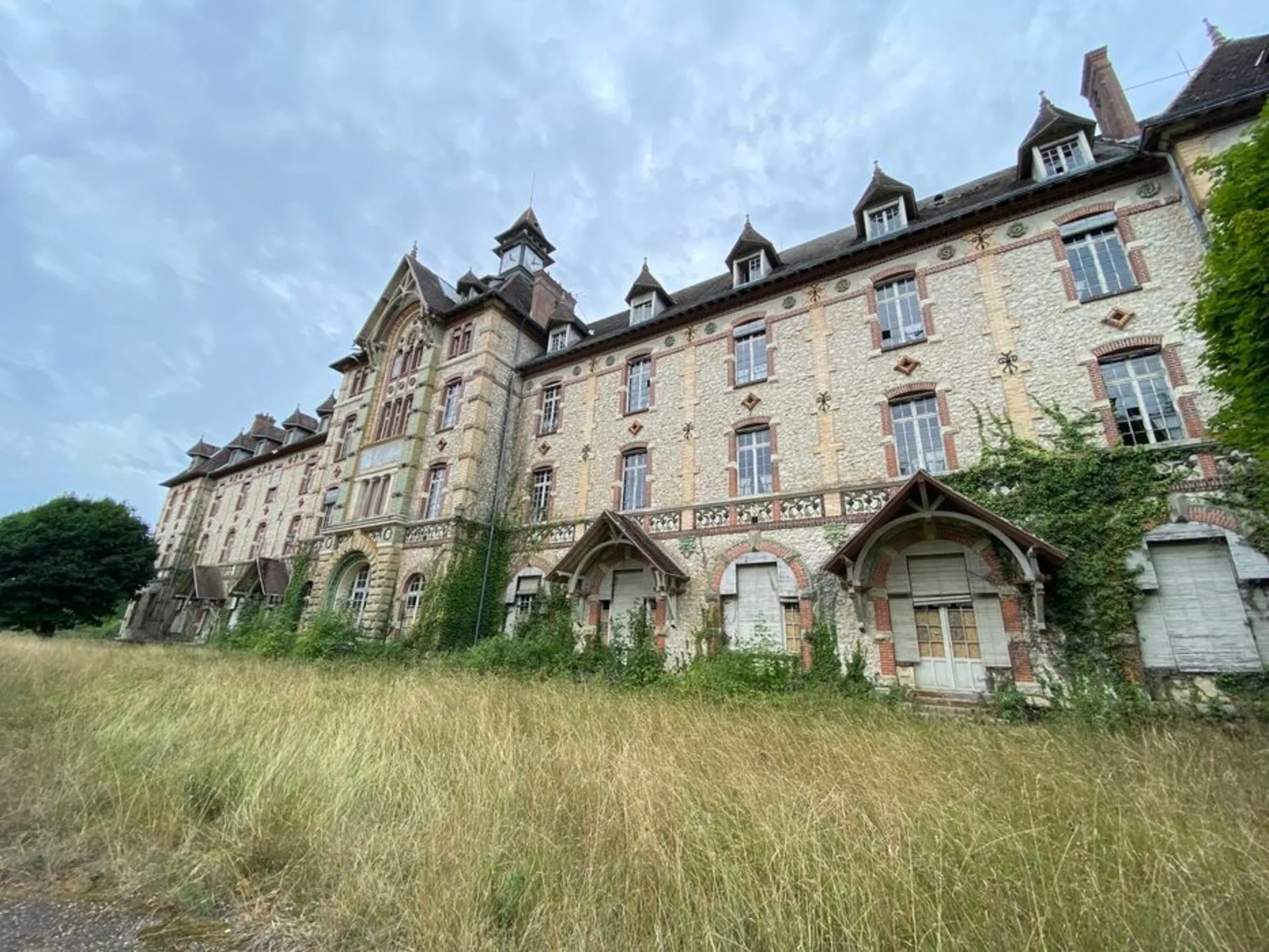 Exceptional Listed Monument With 4000 Sqm To Restore In Touraine 2