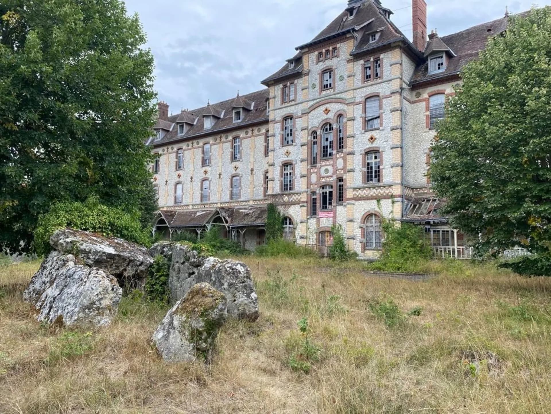 Exceptional Listed Monument With 4000 Sqm To Restore In Touraine 3