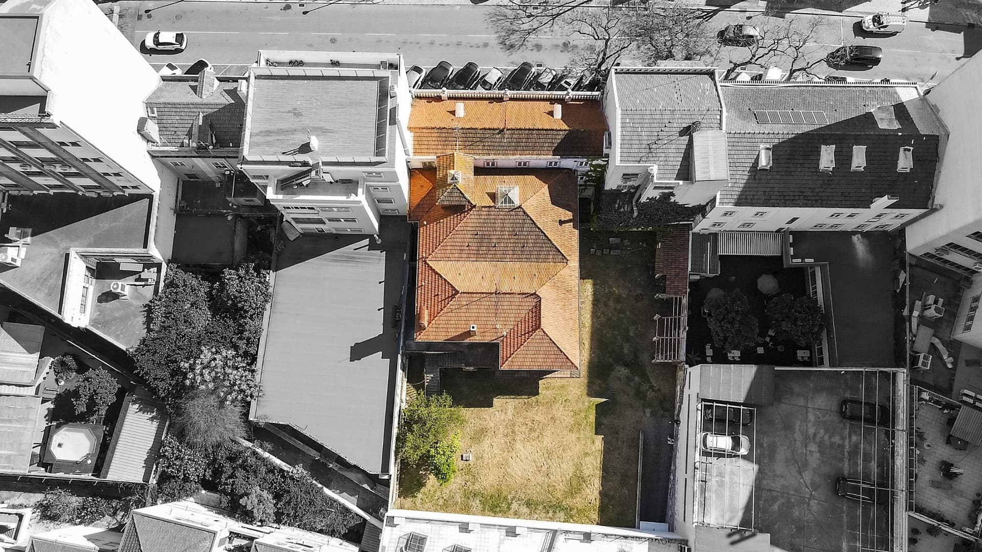 Historic Mansion With 19 Rooms And Private Garden In Setúbal 3