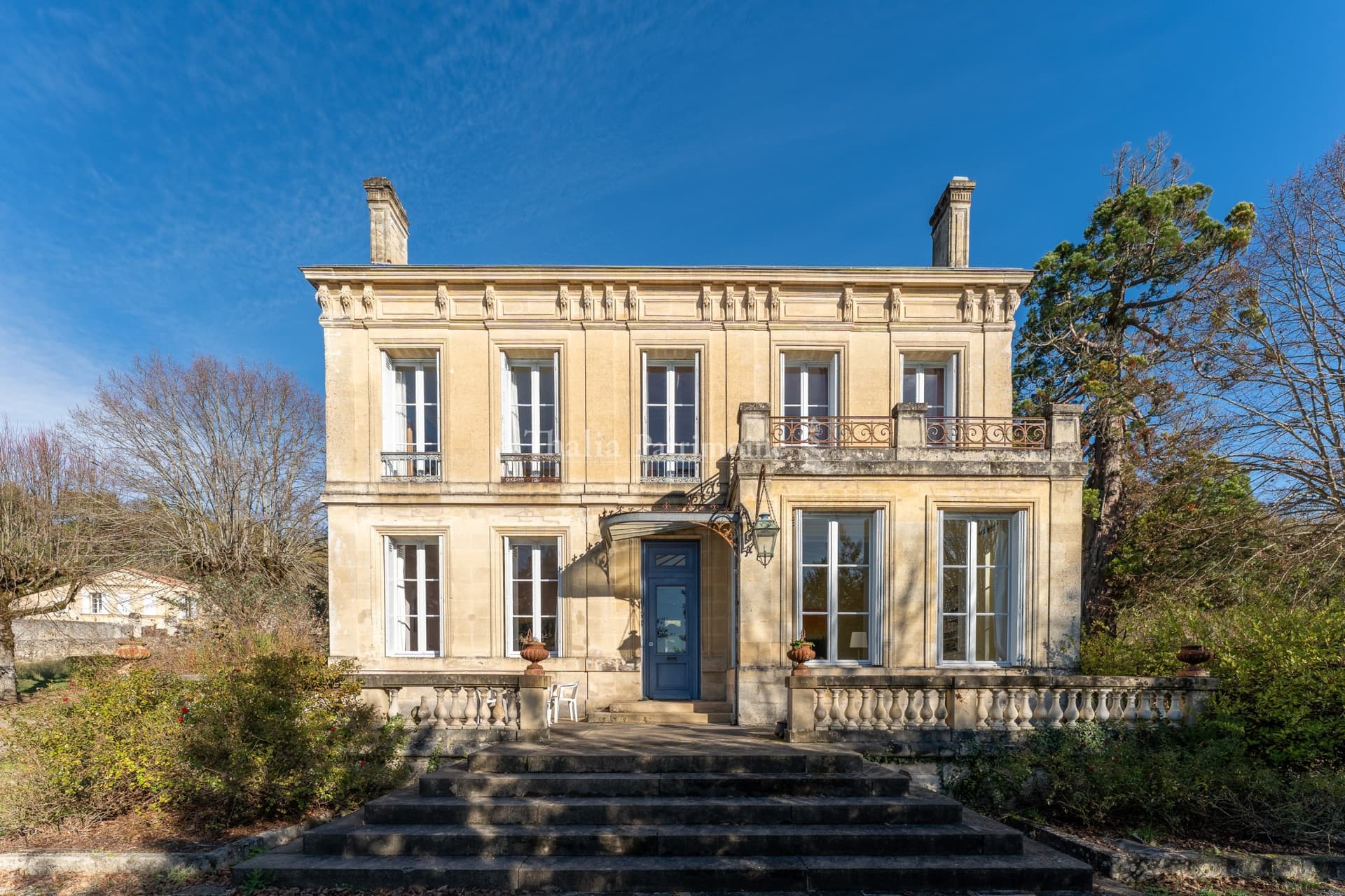 Stunning Maison de Maître with Expansive Grounds and Vineyards 2