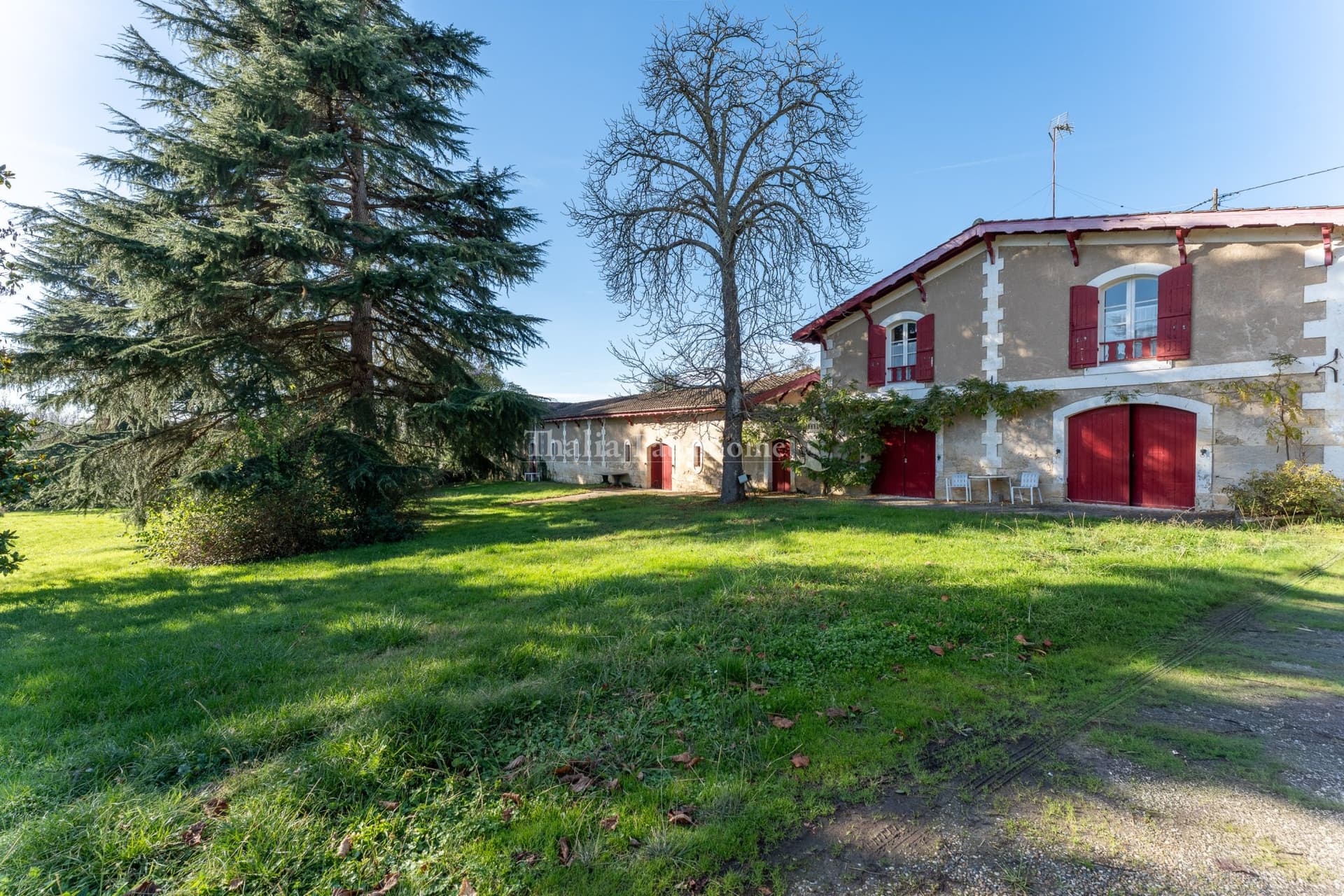 Stunning Maison de Maître with Expansive Grounds and Vineyards 4