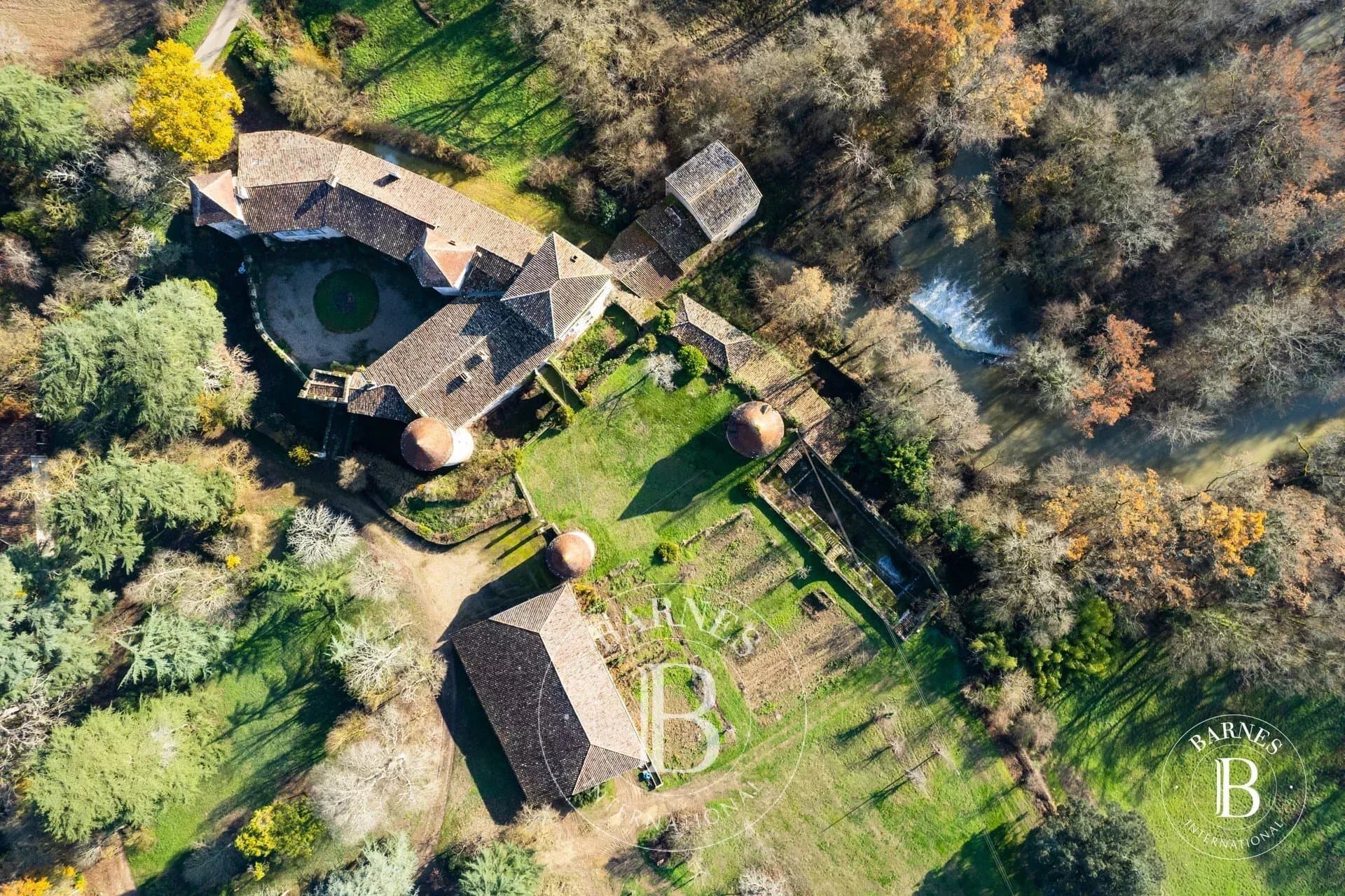Historic Château With 950 Sqm, 9 Bedrooms, And 208 Hectares Of Land 5