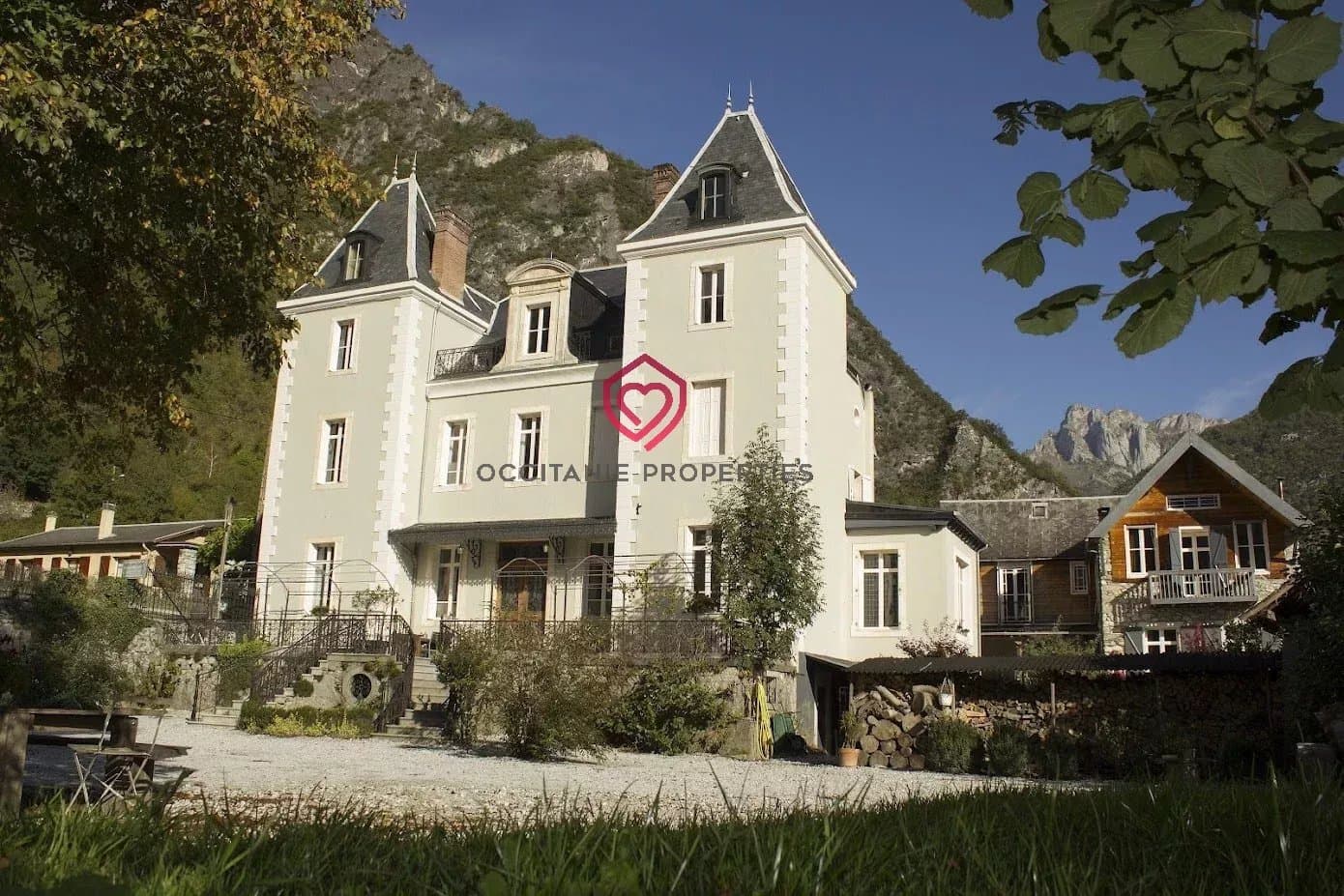 19th Century Castle With 12 Bedrooms And Swimming Pool In The Pyrenees 2