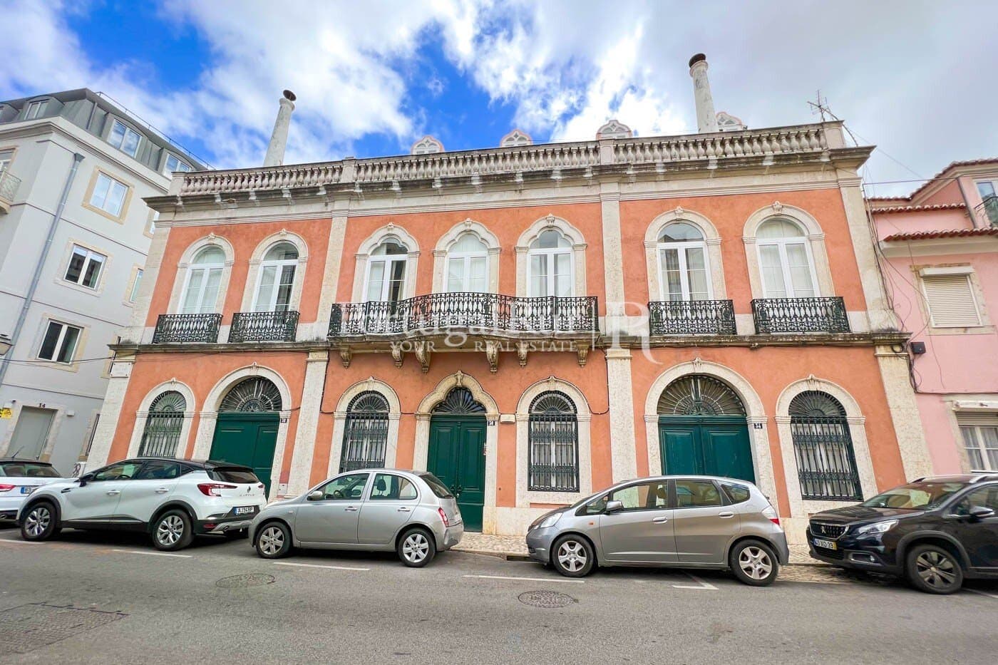 Historic Manor House With 7 Bedrooms And Majestic Entrance Hall — Manor House for sale in Portugal