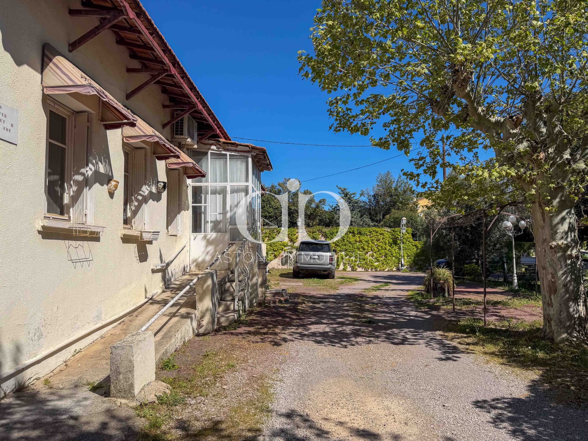 Unique Character Property With 15 Bedrooms And Development Potential 2