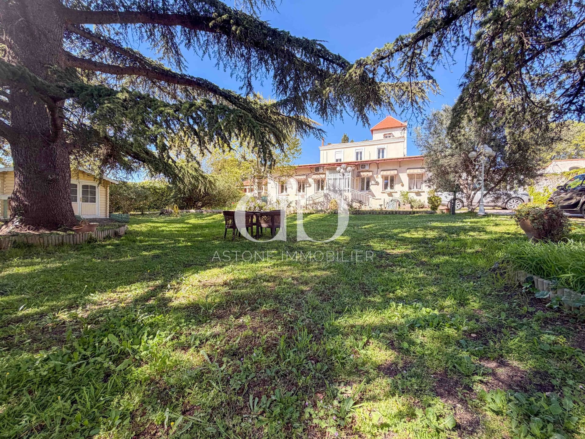Unique Character Property With 15 Bedrooms And Development Potential 3