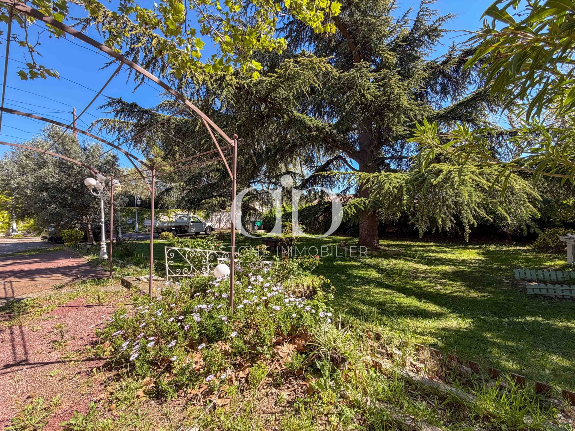 Unique Character Property With 15 Bedrooms And Development Potential 4