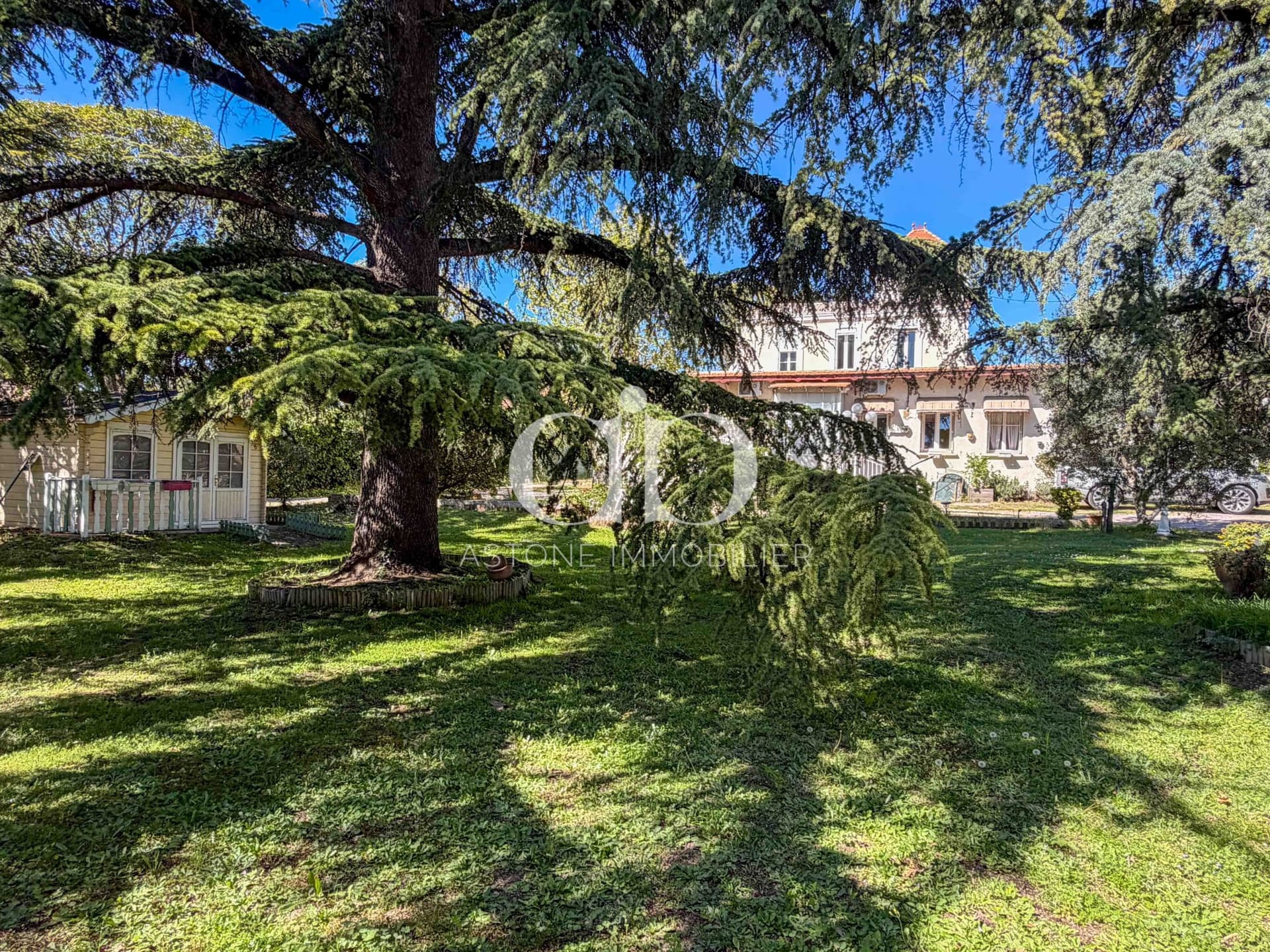 Unique Character Property With 15 Bedrooms And Development Potential 5