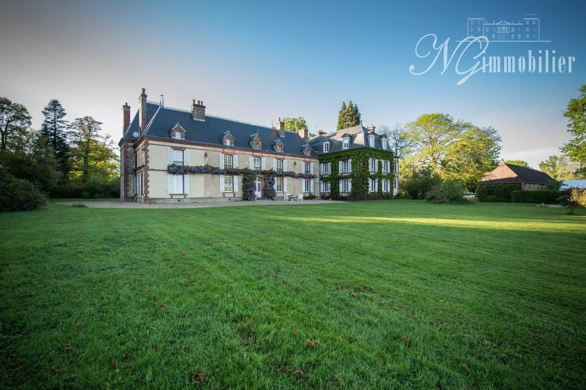 Majestic 17th Century Château With 8 Bedrooms And Expansive Grounds 2