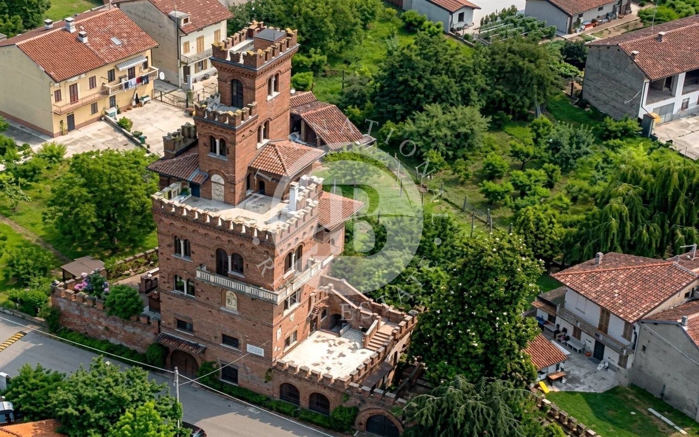 Historic Neo-Gothic Castle-Villa in UNESCO World Heritage Monferrato 2