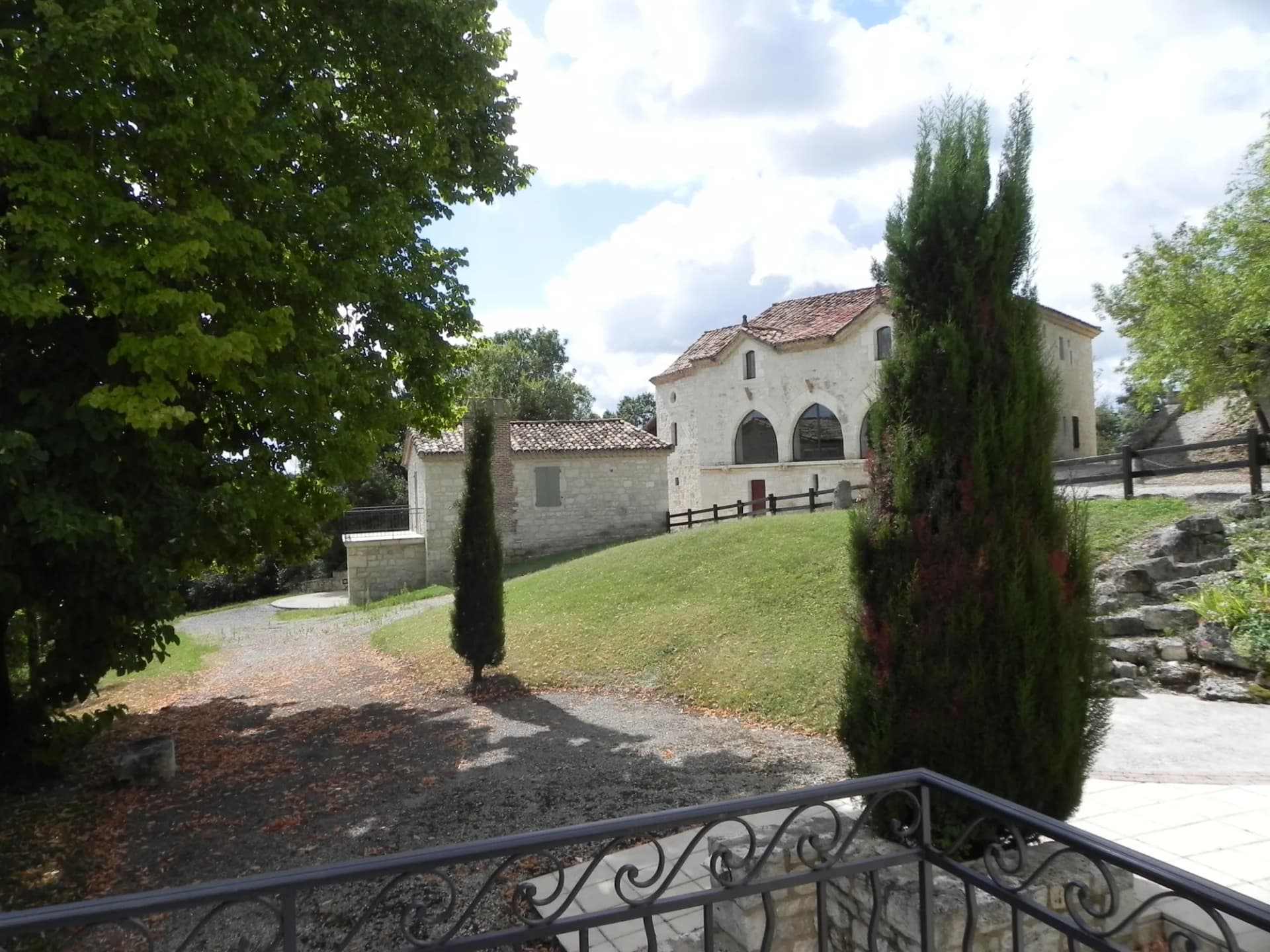 Exceptional Estate With Spa And Multiple Living Spaces 4