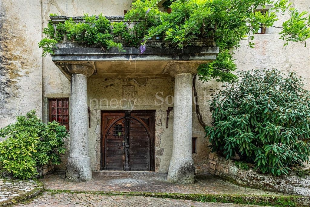 Magnificent 14th Century Castle With Modern Comforts And Expansive Grounds