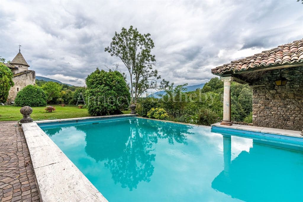 Magnificent 14th Century Castle With Modern Comforts And Expansive Grounds 2