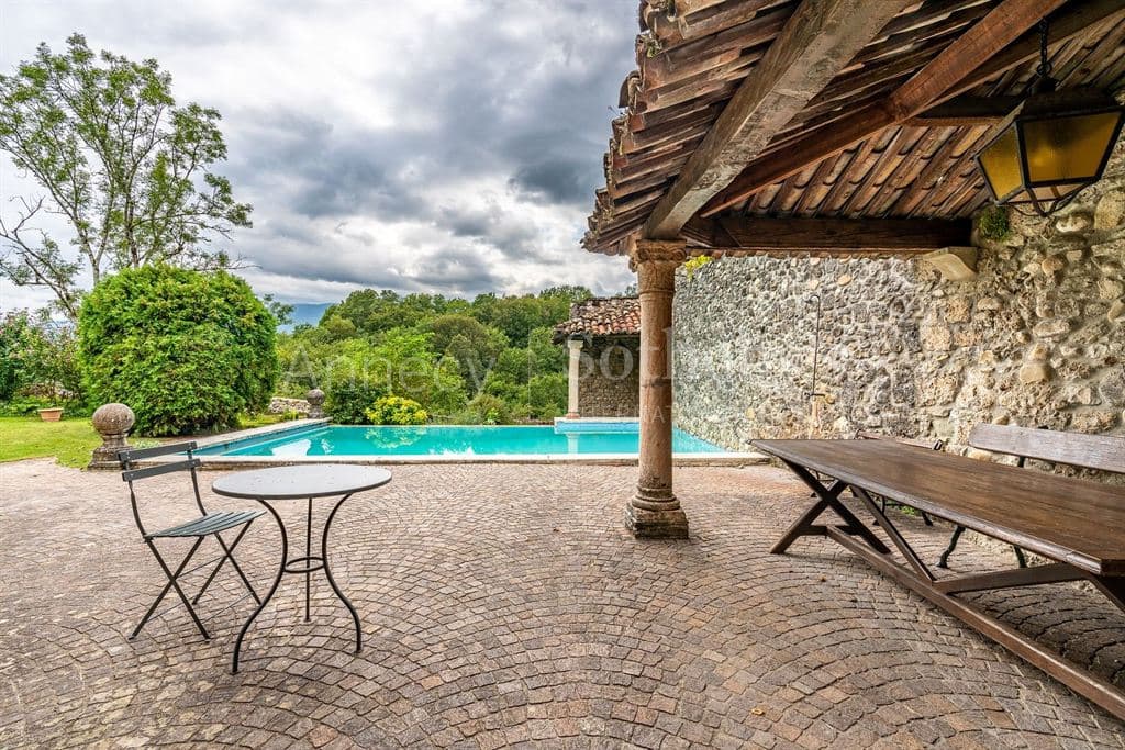 Magnificent 14th Century Castle With Modern Comforts And Expansive Grounds 3