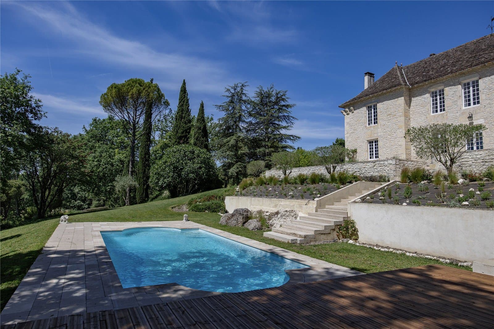 Elegant 18th Century Château With Private Lake And Guest House 5