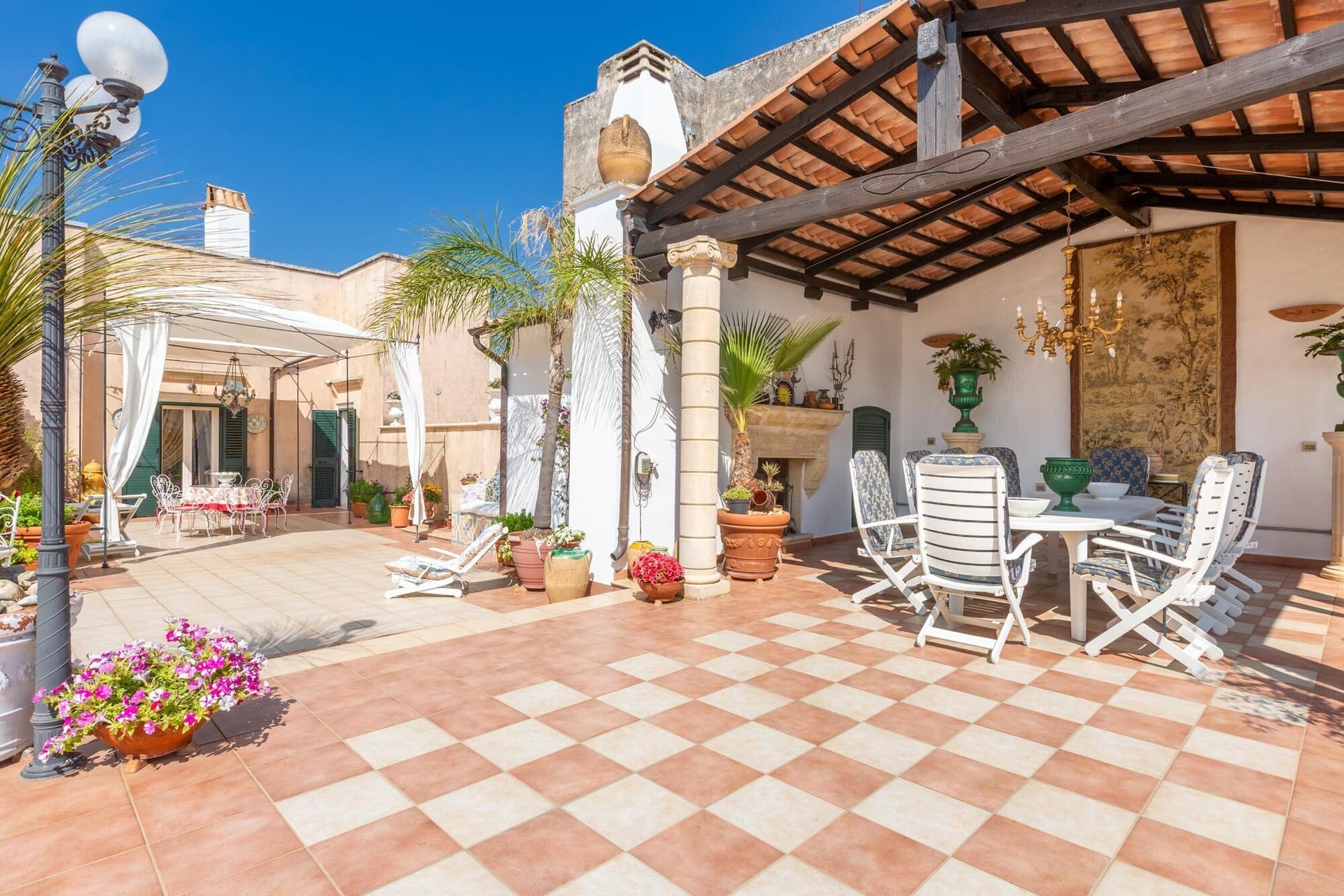 Elegant Noble Palace With Majestic Frescoes And Large Terrace 4