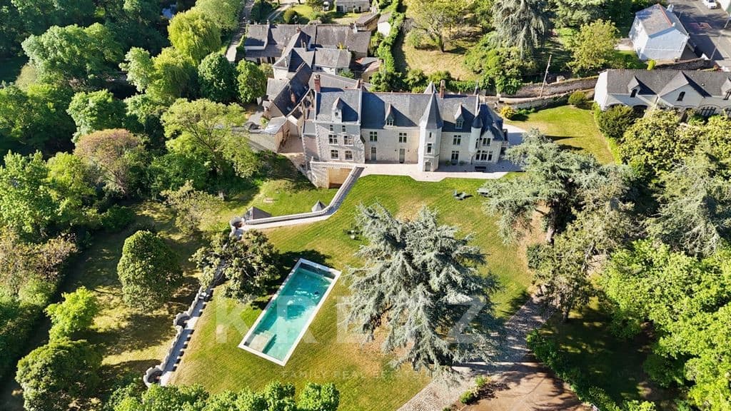 Restored Renaissance Château with Swimming Pool and Tennis Court 5