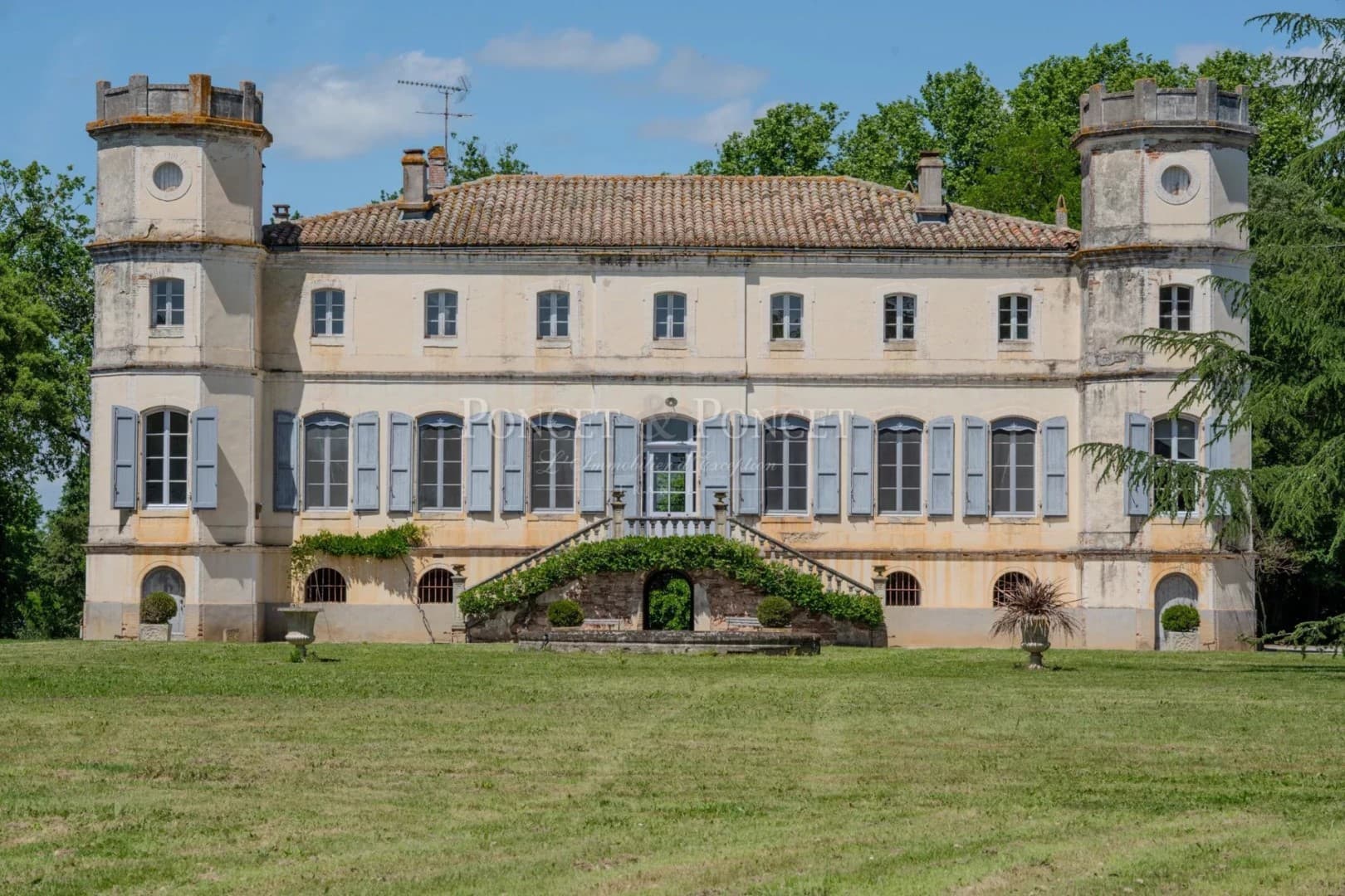 Elegant 19th Century Château With Eight Bedrooms Near Toulouse — Château for sale in Tarn, France