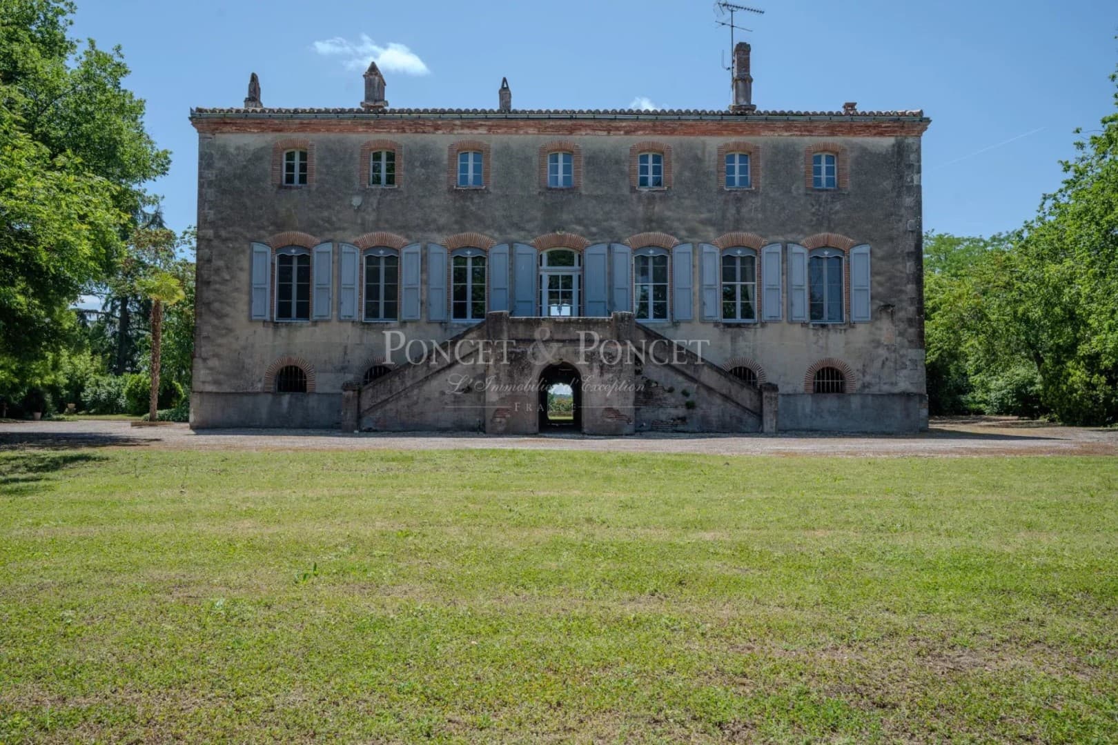 Elegant 19th Century Château With Eight Bedrooms Near Toulouse 2