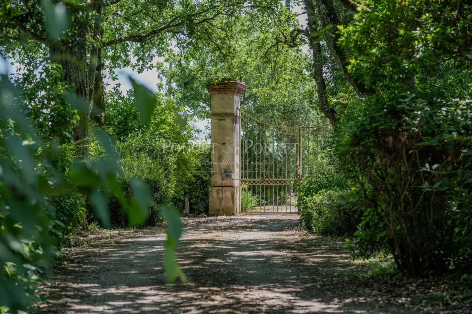 Elegant 19th Century Château With Eight Bedrooms Near Toulouse 3