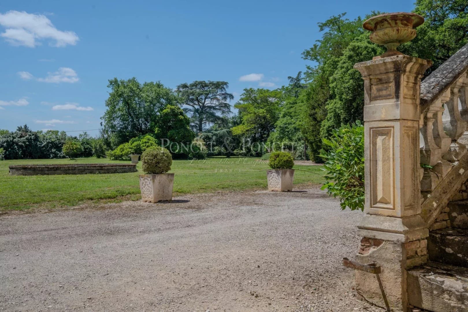 Elegant 19th Century Château With Eight Bedrooms Near Toulouse 4