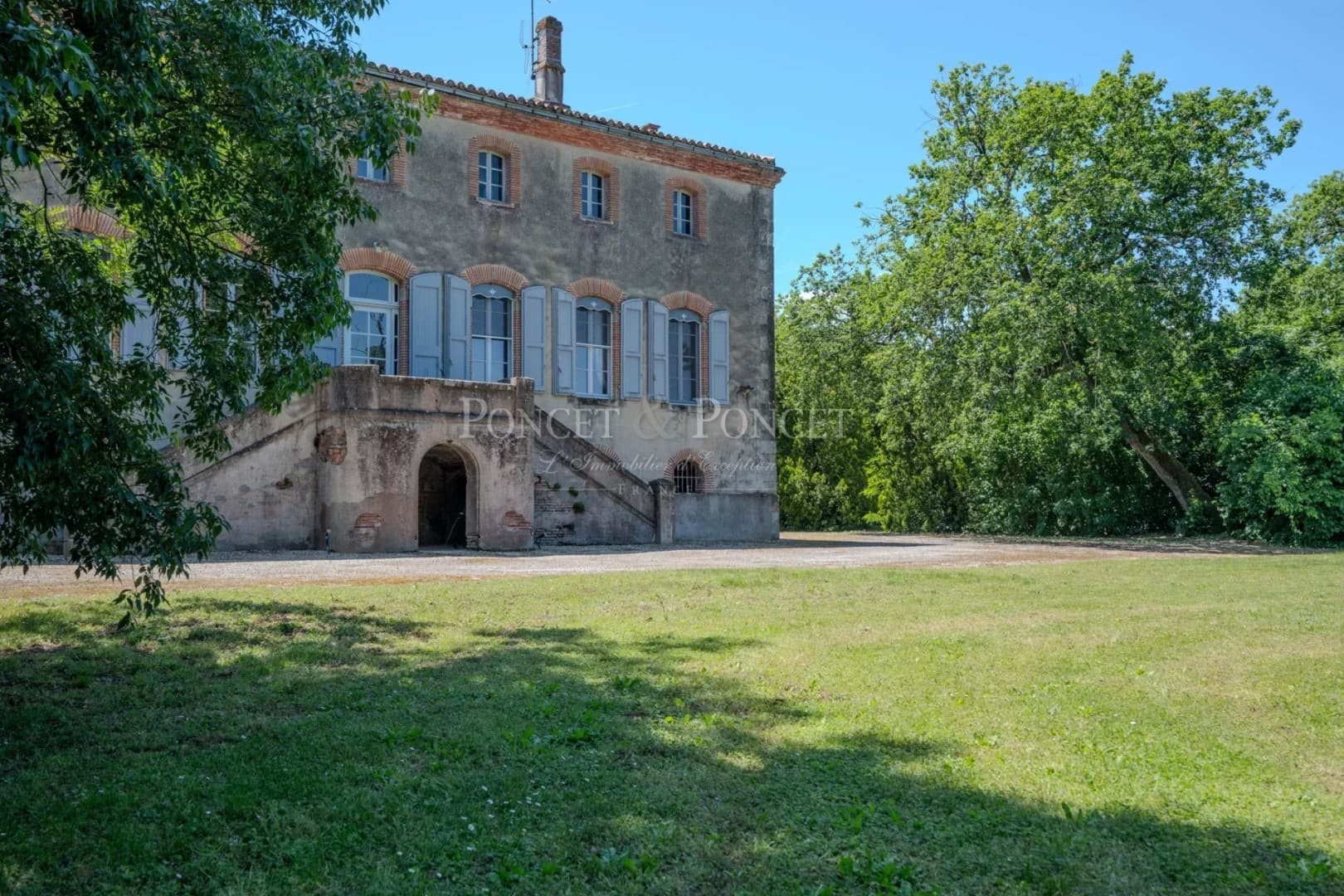 Elegant 19th Century Château With Eight Bedrooms Near Toulouse 3