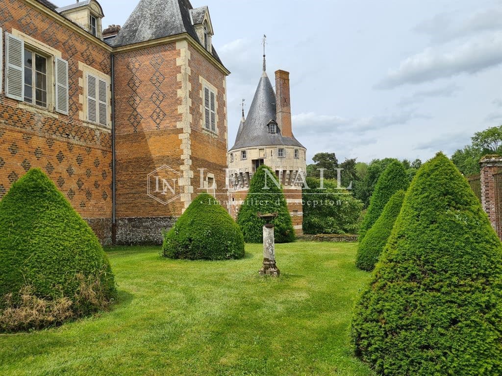 Historic Château With Formal Garden And Multiple Architectural Ensembles 3