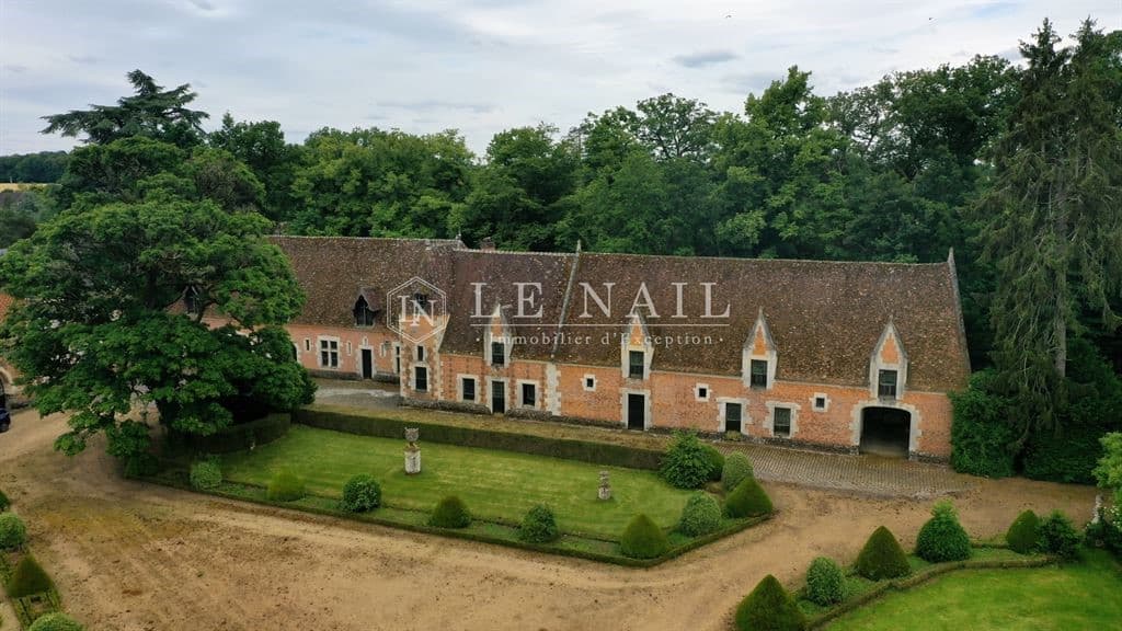 Historic Château With Formal Garden And Multiple Architectural Ensembles 4