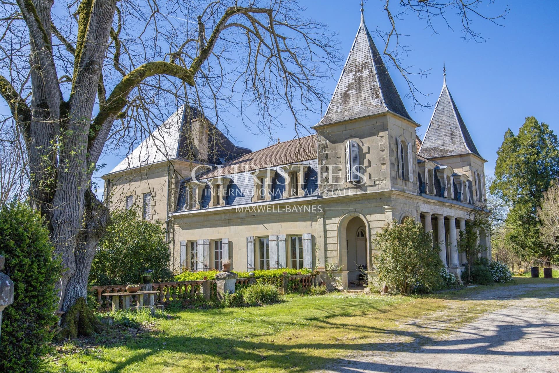 Elegant 7-Bedroom Château Estate With Guardian Cottage And Chapel 2
