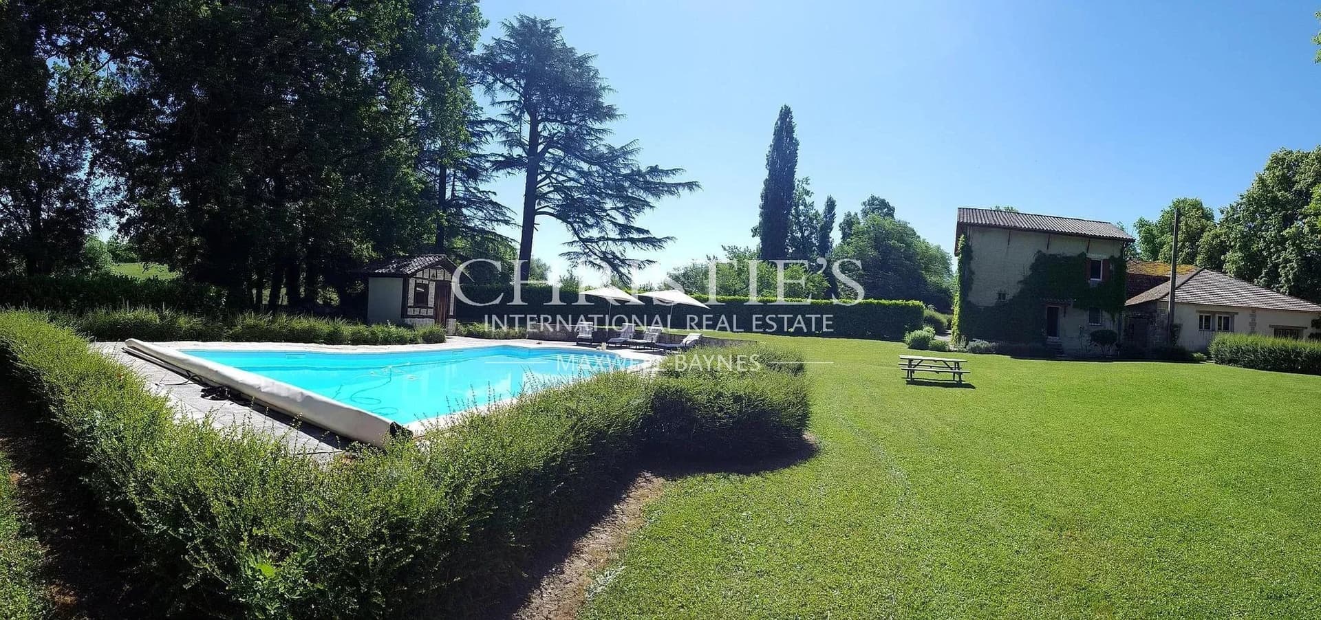 Elegant 7-Bedroom Château Estate With Guardian Cottage And Chapel 5