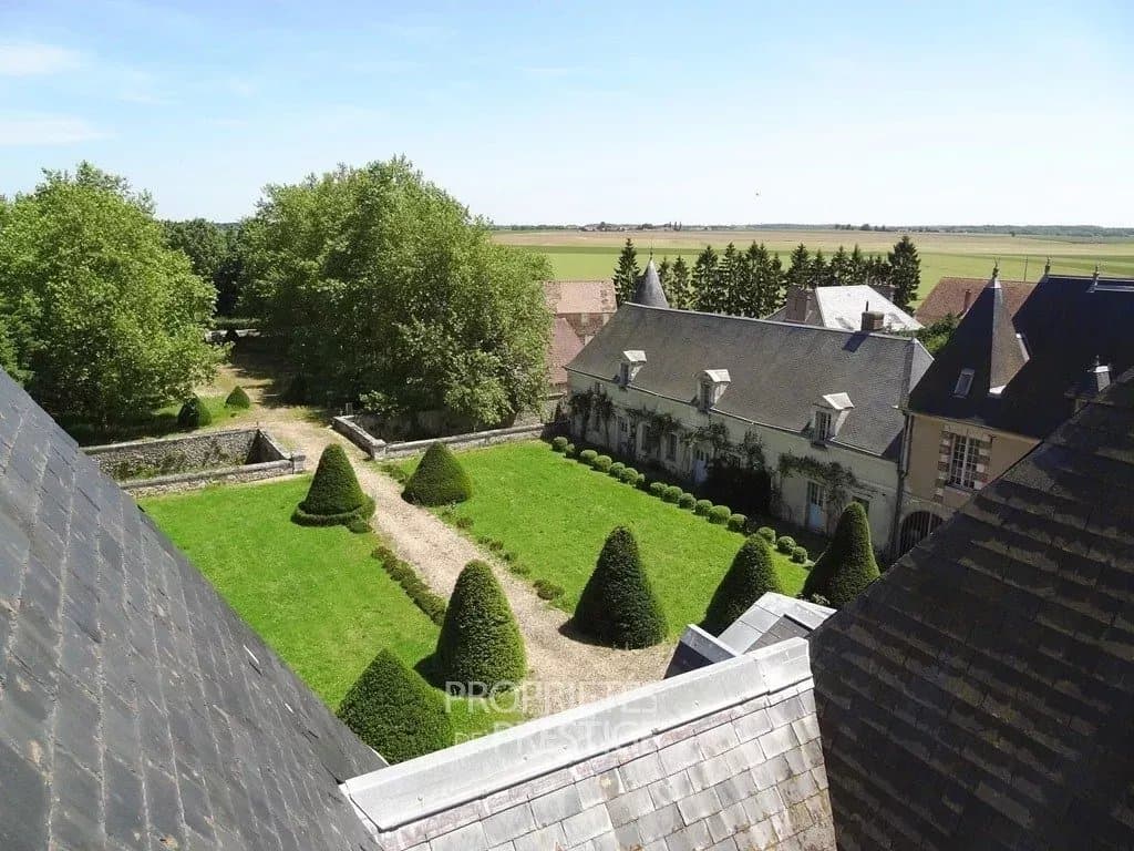 Historic XVIIth Century Castle With Indoor Pool And Reception Hall 5