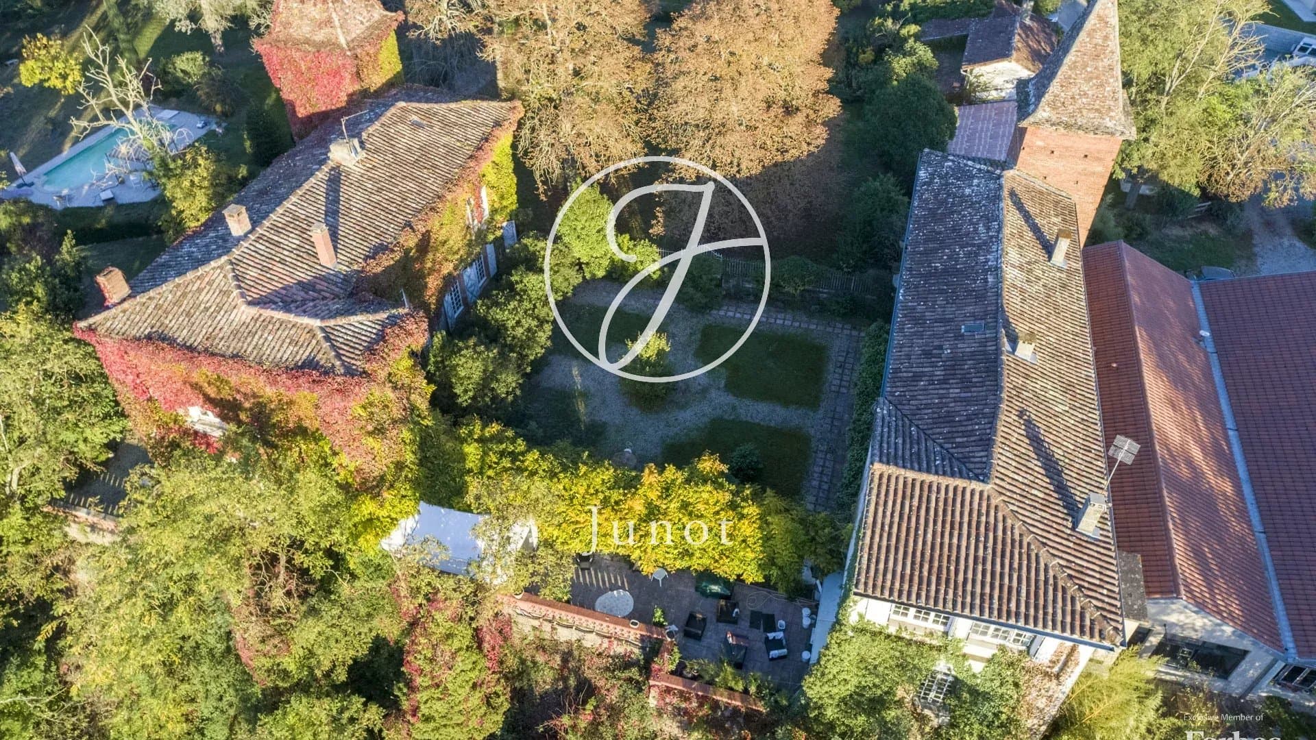 Charming Castle Estate with Apartments and Swimming Pool 3
