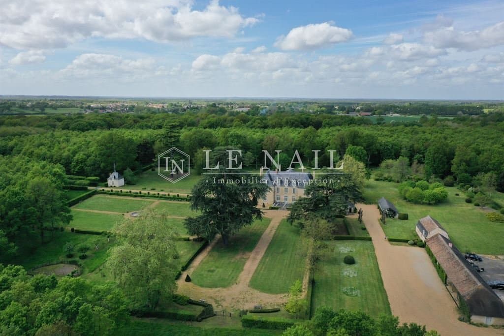 Exceptional 17th Century Château With 130 Acre Wooded Estate 4