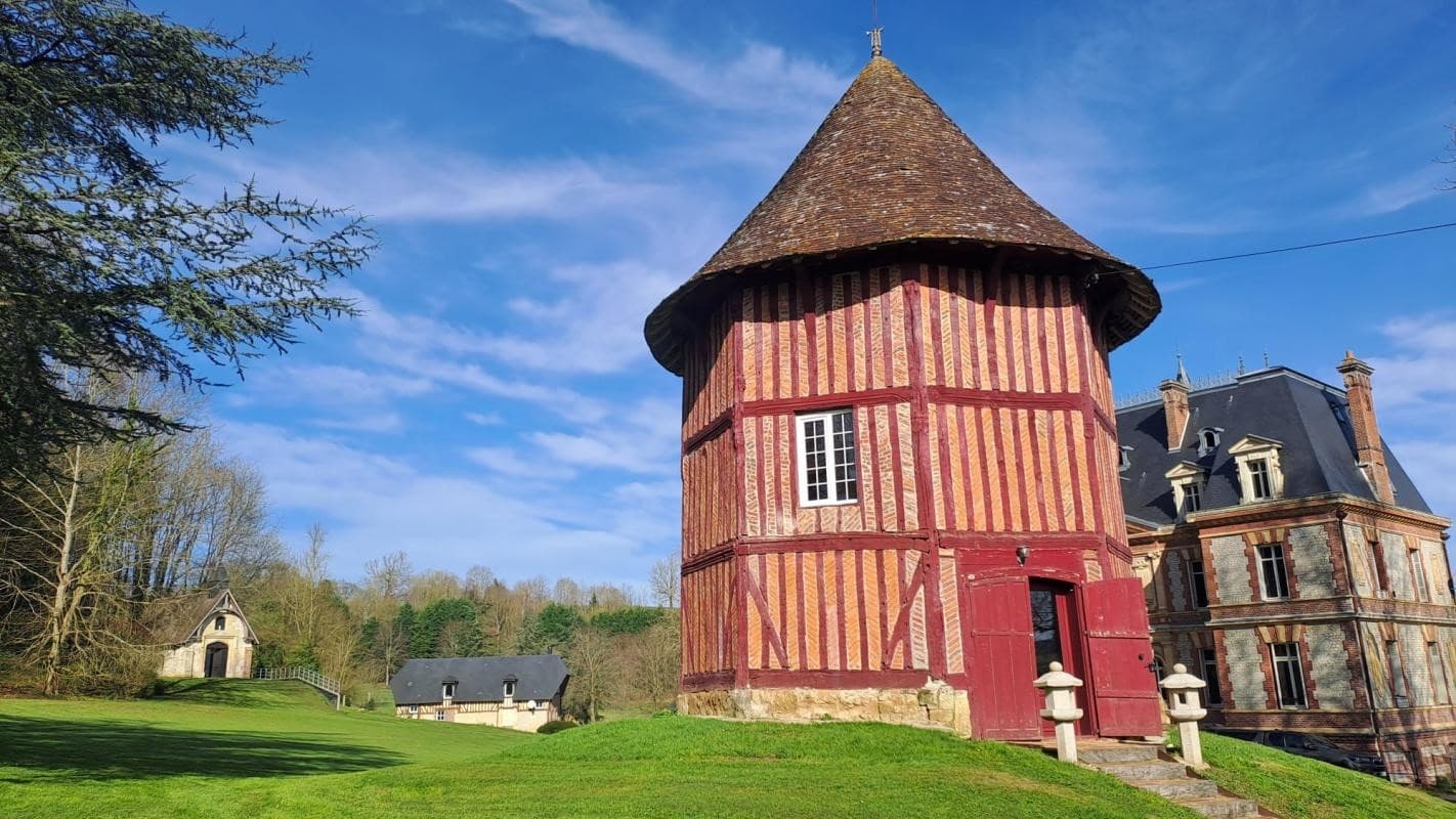 Spacious Castle With 14 Bedrooms And Cellar 3